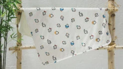 Baumwoll-Krabbeldecke "Pinguini"