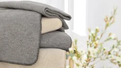 Baumwoll/Schurwoll-Plüschdecke "Tura"