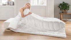 Kamelflaumhaar/Seide-Kombi-Bettdecke "Calida-Figura"