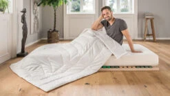 Seiden-Leicht-Bettdecke "Seta-Figura"