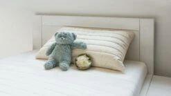 Wollflocken-Kinderkopfkissen "Pecora"